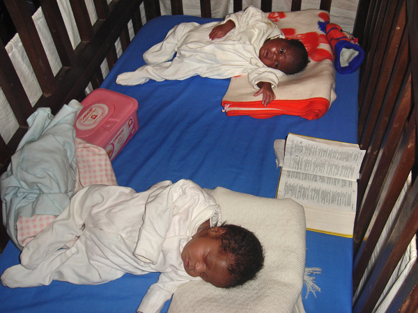 enugu/orphan-baby-home-enugu-nigeria-05.jpg